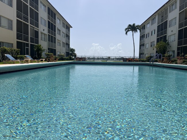 Building Photo - 4500 N Flagler Dr