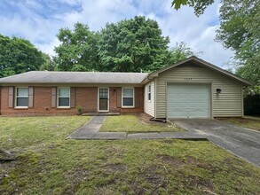 Building Photo - Charming 3 BR 1.5BA Brick & Vinyl Ranch