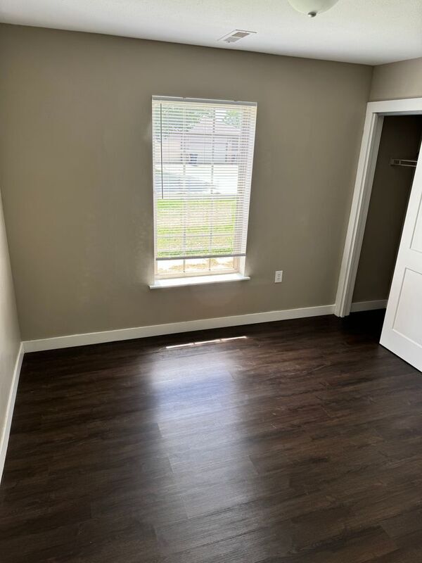 Building Photo - 2121 Southfork Dr