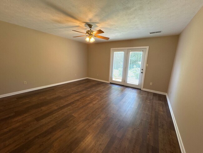 Building Photo - 3320-3322 River Oaks Blvd
