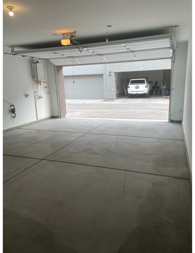 Two Car Garage 10 foot Ceilings - 965 Nevada State Dr