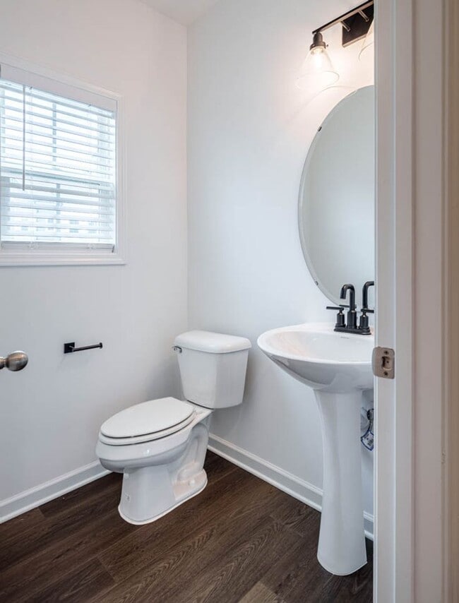 Building Photo - 838 Oak Center Dr