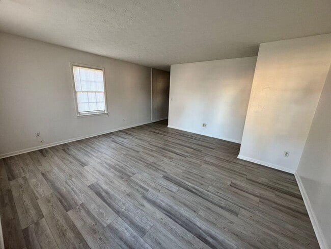 Building Photo - 573 Downing St