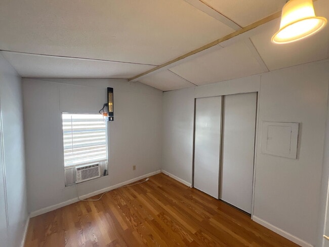Building Photo - 59 Fairview Dr S