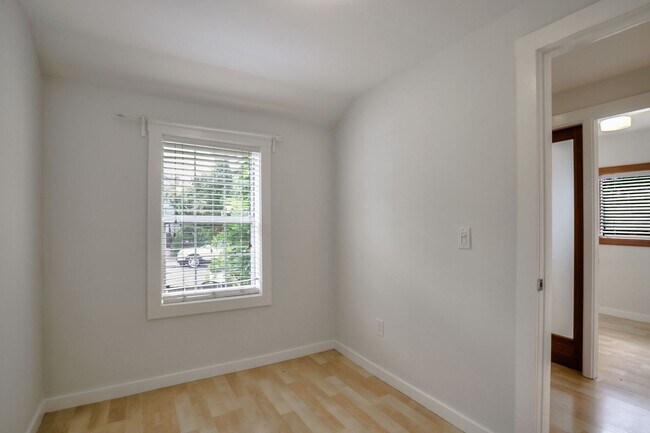 Building Photo - 3669 Madrone Ave