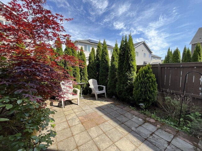 Building Photo - Stunning 4 Bedroom + Loft Bethany Home with Open Layout, Stainless Steel Kitchen, Two Car Garage ...