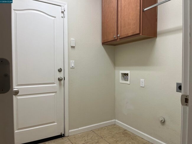 Building Photo - 50 Sugarbush Ct