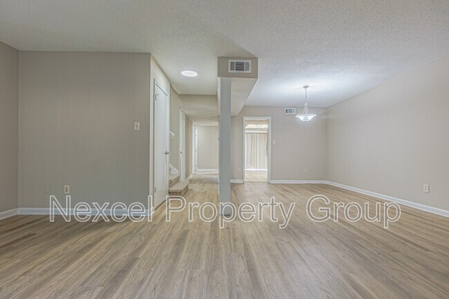 Building Photo - 6730 Racquet Club Dr