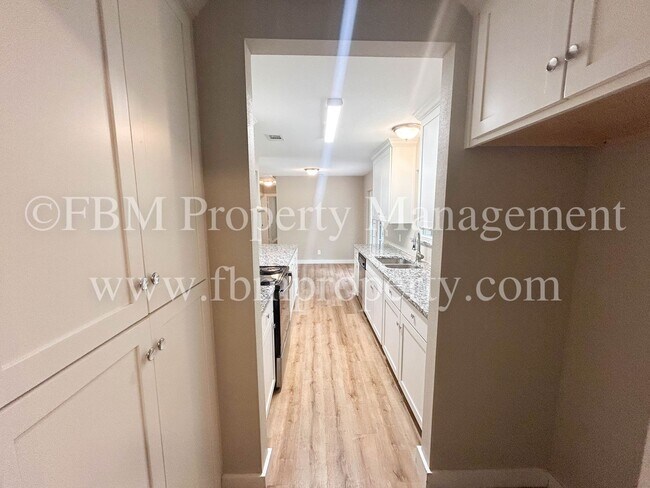 Building Photo - 808 Loy Ln