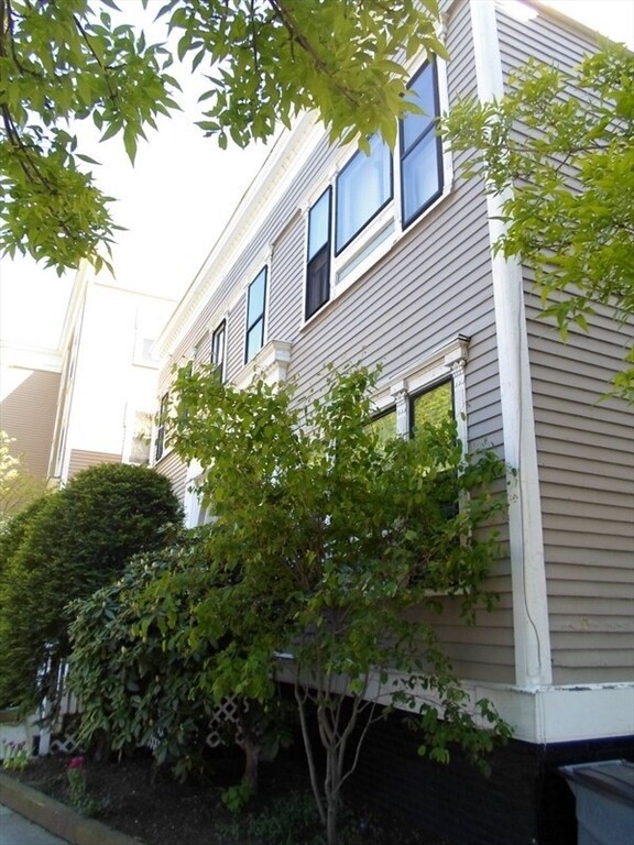 Building Photo - 1530 Cambridge St