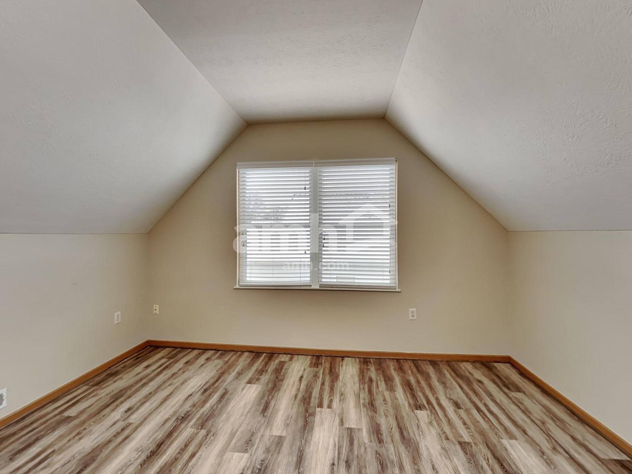 Building Photo - 353 W Hunters Dr