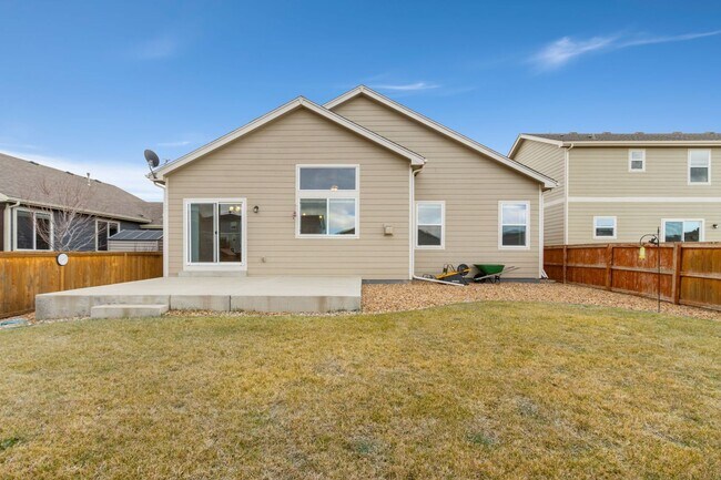 Building Photo - Spacious Modern 5-Bedroom Ranch Home in Hidden Valley Farm