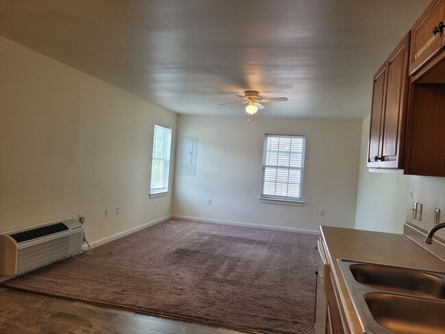 Building Photo - 1419 Doron Dr