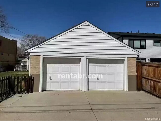 Building Photo - Come home to this Two Bedroom Bungalow in ...