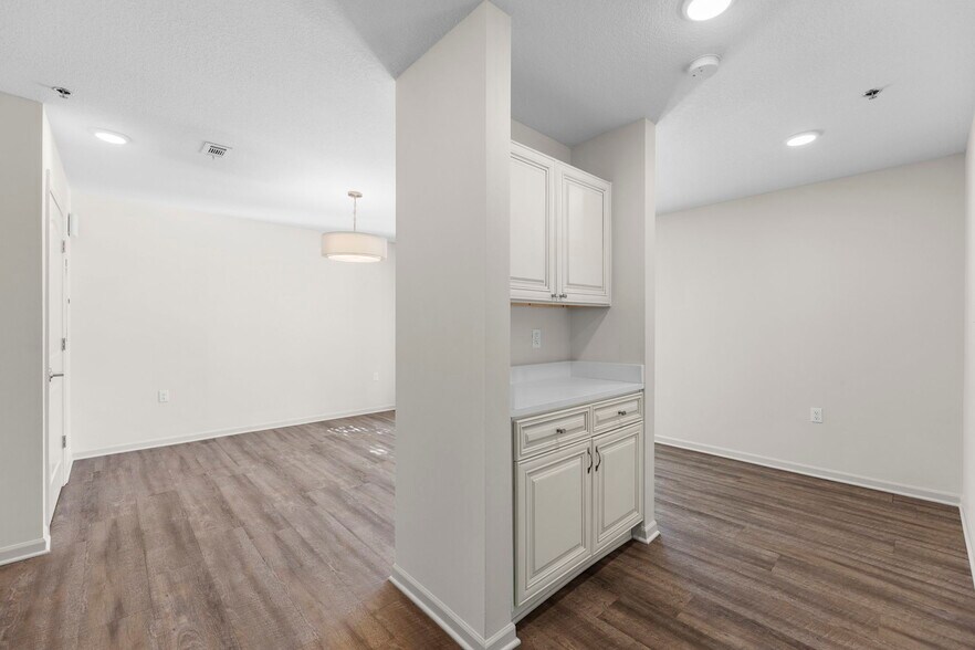 Building Photo - 2900 NE Kendallwood Pkwy