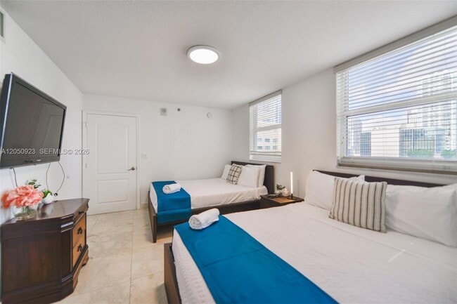 Building Photo - 1200 Brickell Bay Dr