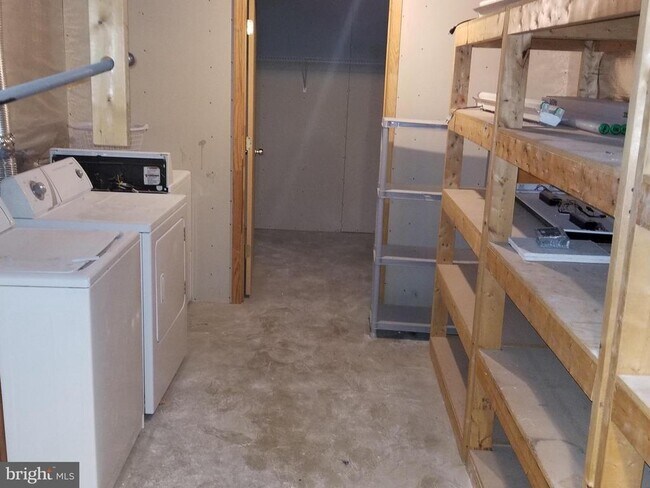 Building Photo - 16 Twin Lake Ct