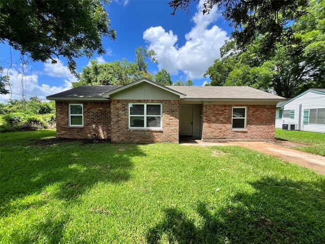 Primary Photo - 1001 Mac Dr