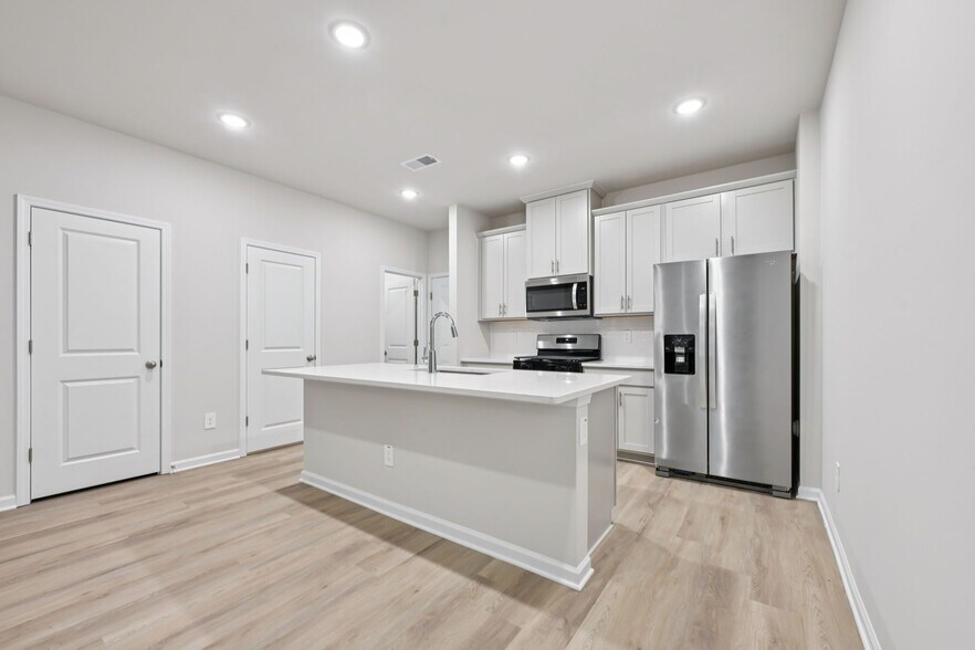 Building Photo - 723 Chandler Stone Dr