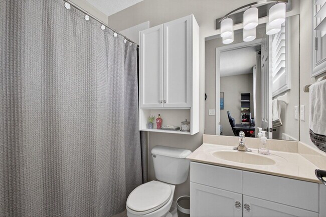 Building Photo - 9225 Delemar Ct