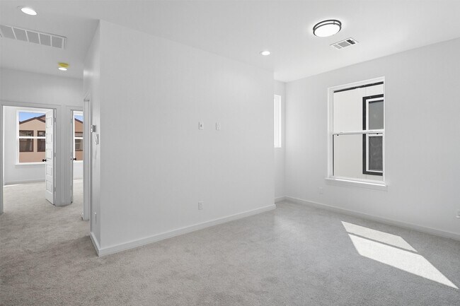 Building Photo - 2924 El Fenice Ln