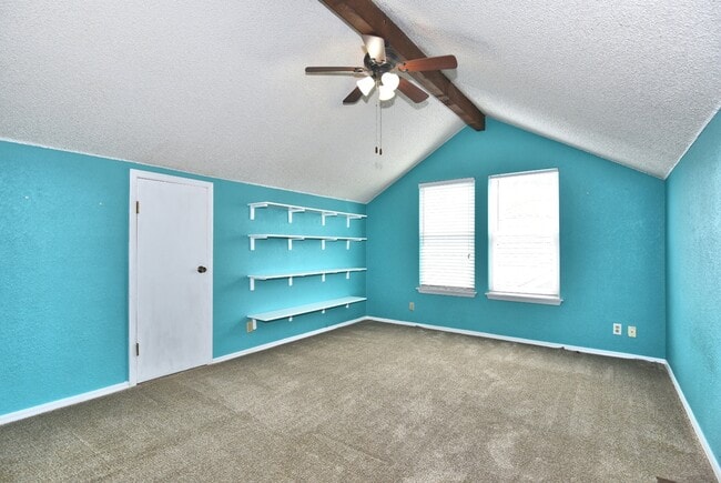 Building Photo - 2309 W Oakridge St