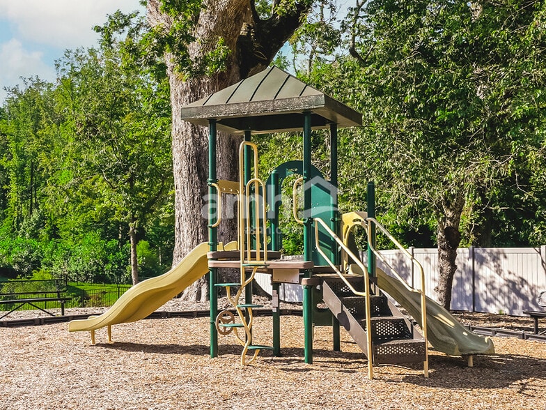 Building Photo - 2041 Brook Enclave Trail