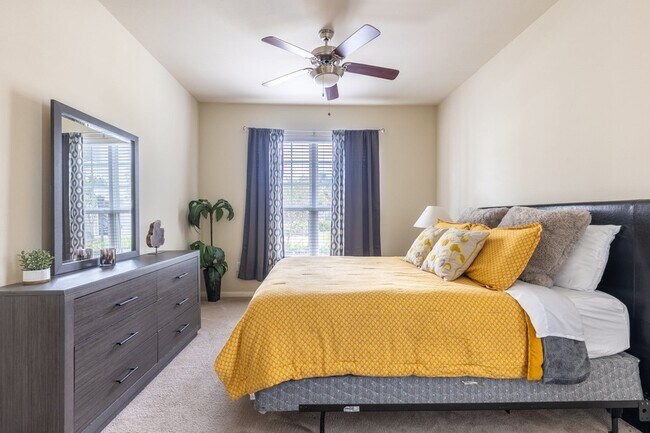 Building Photo - 22631 Colonial Pkwy