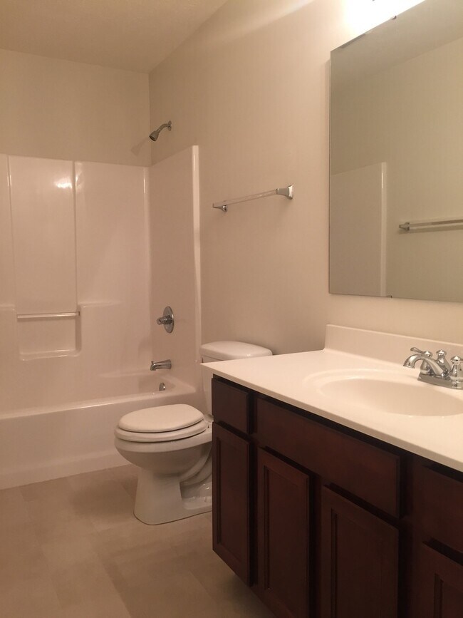 Building Photo - Modern 4 Bedroom, 2.5 Bath West Side Single Family Home