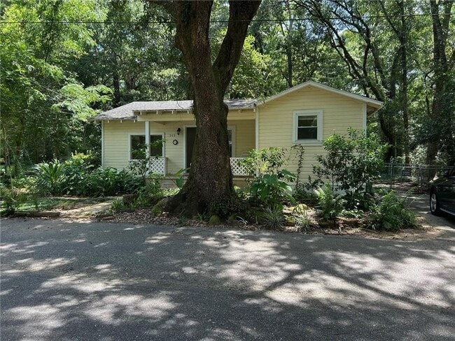 Building Photo - 909 Pansy Ct