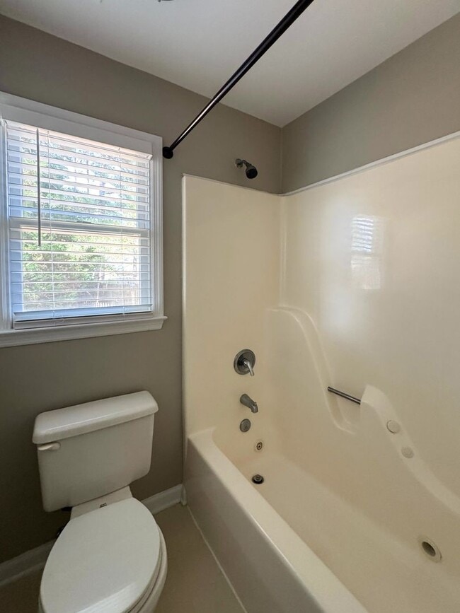 Building Photo - Charming 4 Bed 2 Bath Home in Jack Britt