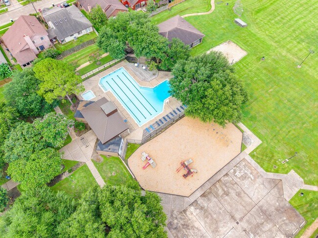 Building Photo - 7815 Royan Dr