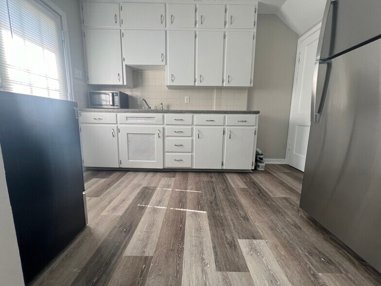 Building Photo - 124 Locust St