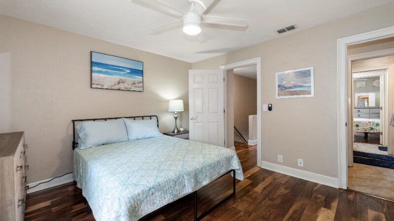 Building Photo - 6132 Lakefront Dr