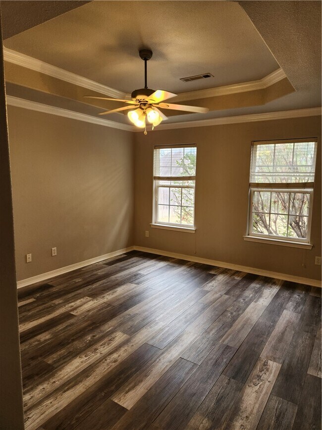 Building Photo - 410 Coopers Farm Rd