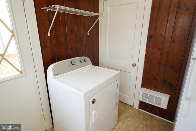 Building Photo - 8369 Nylon Ave