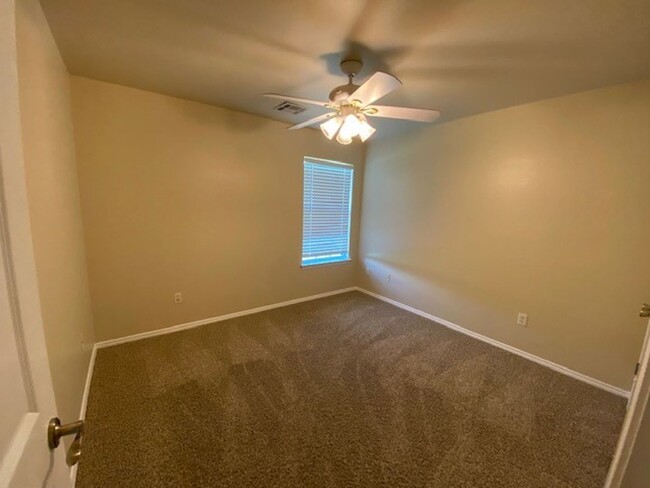 Building Photo - 3 Bed, 2 Bath + Office | Jenks, OK | $2200...
