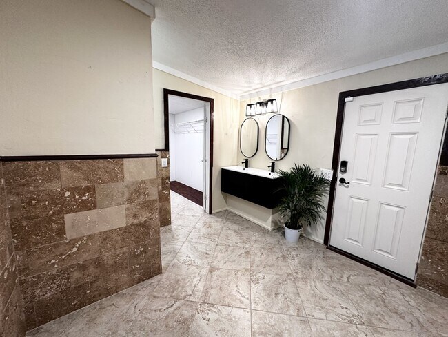 Building Photo - 2325 Salt Creek Trail