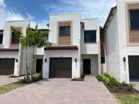 Building Photo - 20584 NE 5th Pl