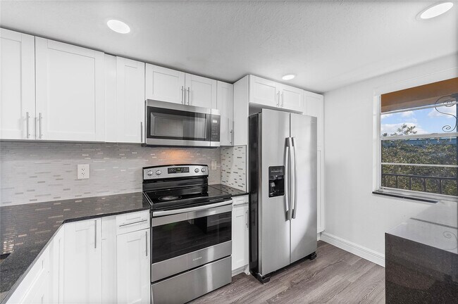 Building Photo - 10120 Boca Entrada Blvd