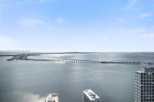 Building Photo - 1425 Brickell Ave