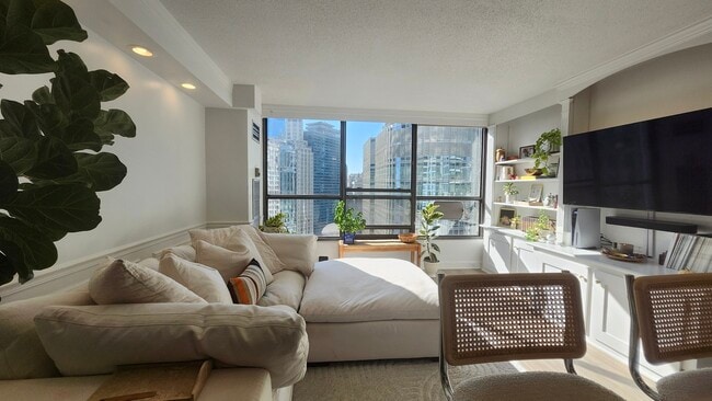 Building Photo - 405 N Wabash Ave