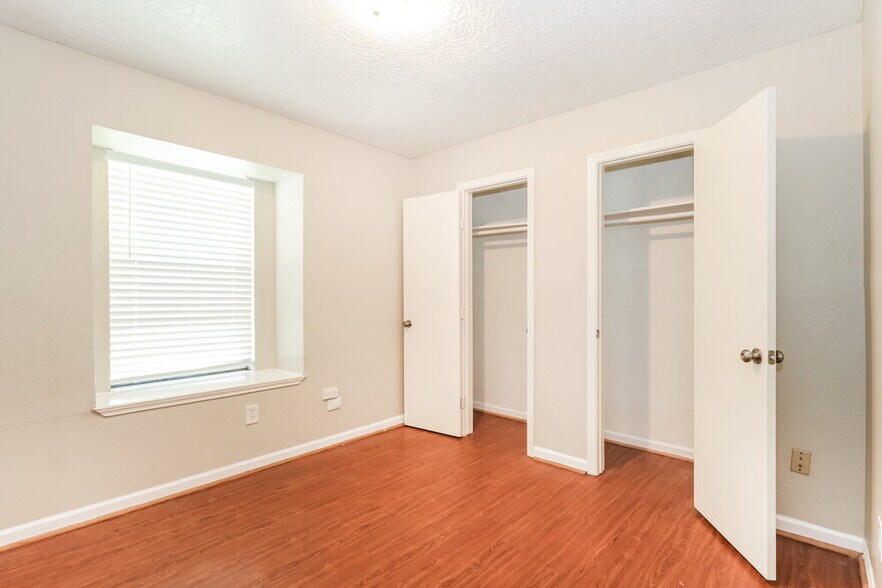 Building Photo - 11711 Spruce Mountain Dr