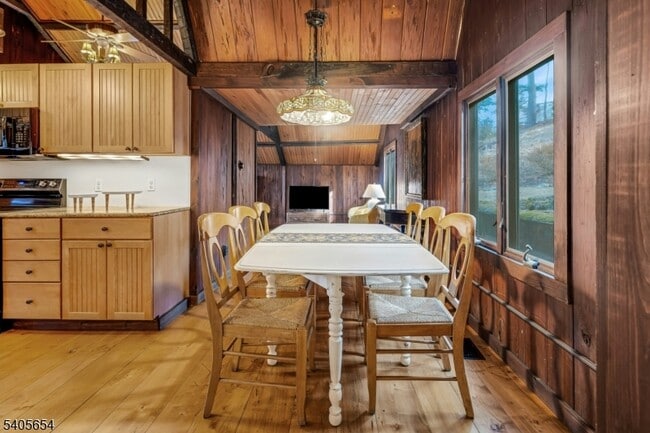 Building Photo - 7 Hillside Rd