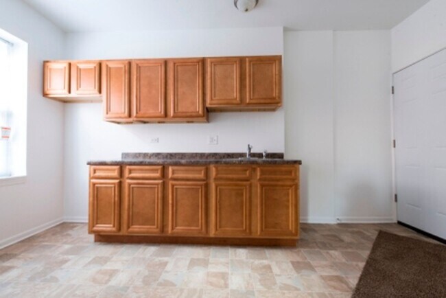 Building Photo - 4815 W Monroe