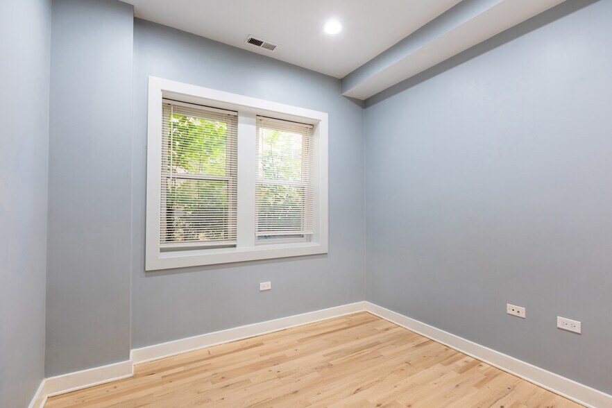 Building Photo - 1430 N Maplewood Ave