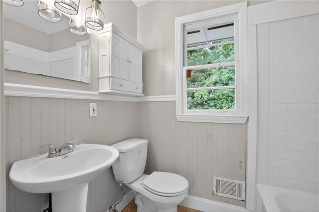 Building Photo - 7259 Mayfair Cir