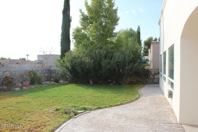 Building Photo - 6027 Becca Dr