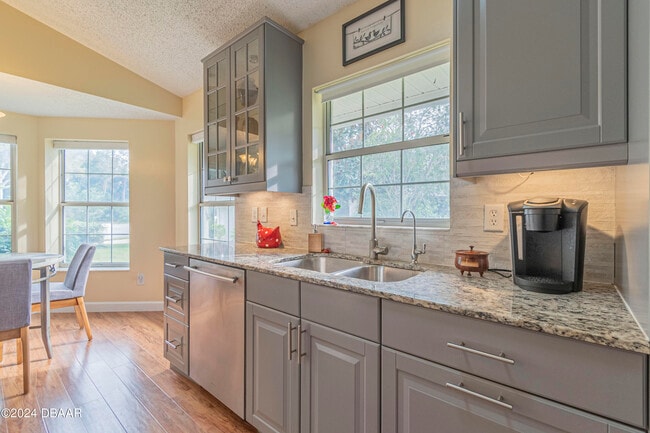 Building Photo - 6236 Clover Bend Dr