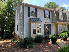 Building Photo - 1806 Sara Ln